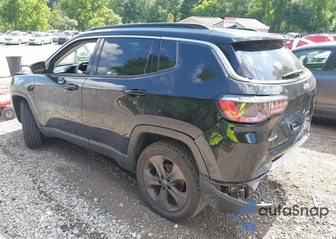 2022 Jeep Compass Latitude Lux 4X4 z USA, uszkodzony, nr VIN 3C4NJDFBXNT141932